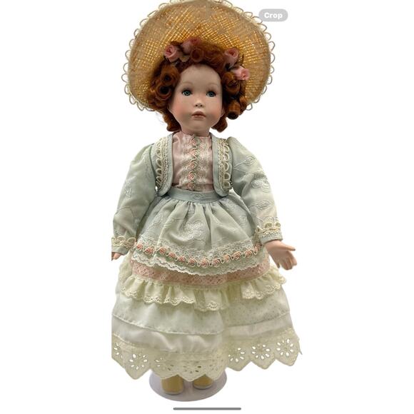 Kelly's Irish Adventures Collection Musical When Irish Eyes are Smiling Doll - Picture 7 of 9
